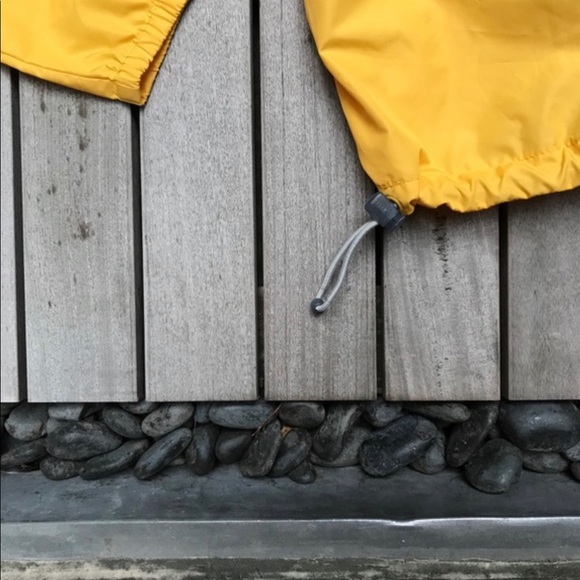 NIKE ACG3 Yellow Outer Layer Pocketed Rain Jacket - Picture 7 of 9